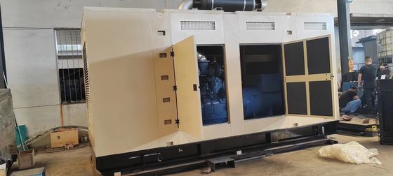 Richting Injectie 1000KVA Guangxi Yuchai Stil luidspreker Diesel generator ingesteld voor 50/60HZ frequentie